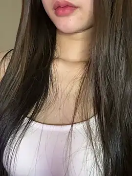 Yiyina_17 live sex cam