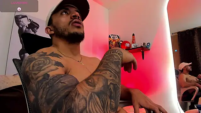 LiamReigns_ webcam