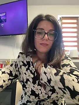 NadiraNoor webcam