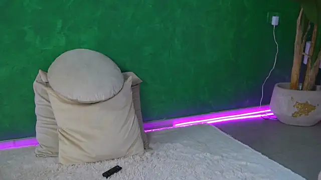 FoxieJullia webcam