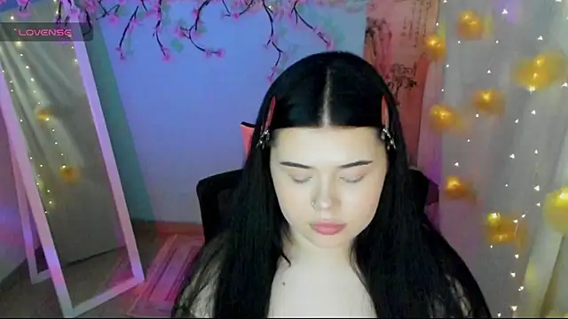 Mona_Esty webcam