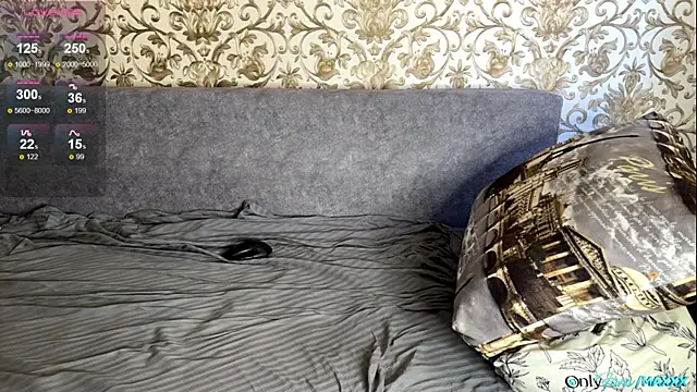Maxhornyblondieman webcam