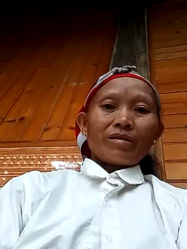 Nguyen_Emaa webcam