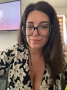 nadiranoor's live room