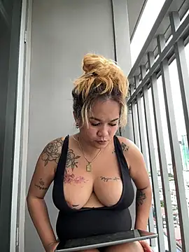 queenmia__ph webcam
