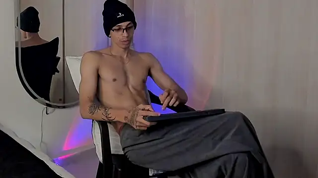 Mheysam_Youngerx webcam