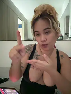 queenmia__ph webcam