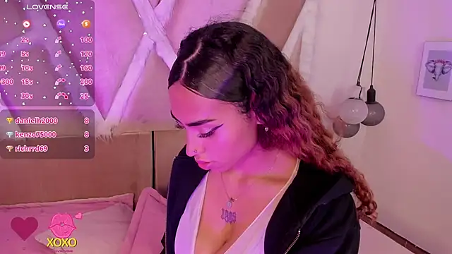 Tequilaaa11 live cam on StripChat