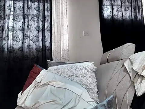 sexyleah25 webcam