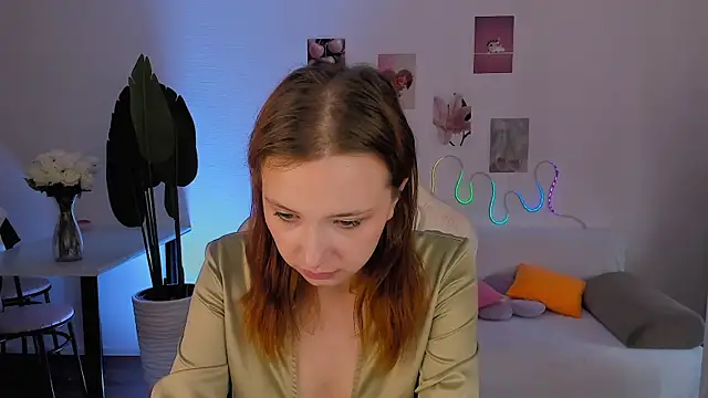 LittlePeach007 webcam