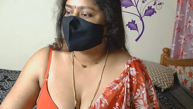 LouleyRani_ webcam
