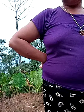 NyloveSquirt