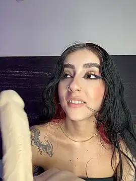 sharlot24 live cam on StripChat
