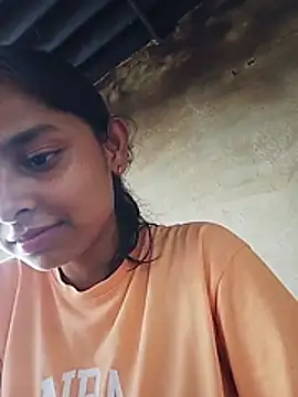 Queen_Simran live cam on StripChat