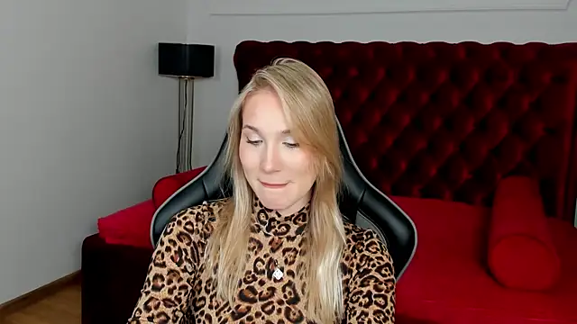 elaravoltage - ElaraVoltage's free webcam - UK Sex Cams