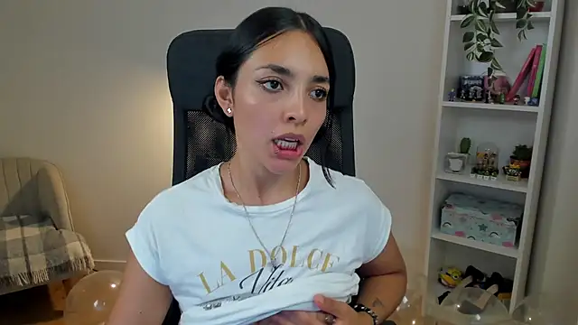 _BellaEvans_ webcam