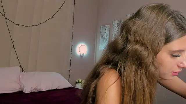 Lola_lovesss live webcam show