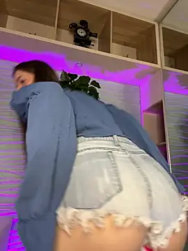 PeachCheeks_ webcam