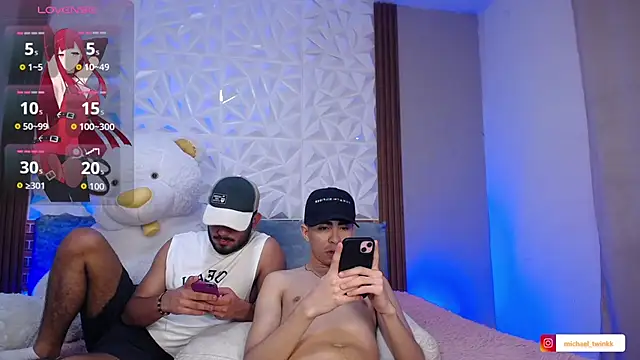 Michael_and_twinkk live cam on StripChat