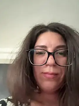 NadiraNoor webcam
