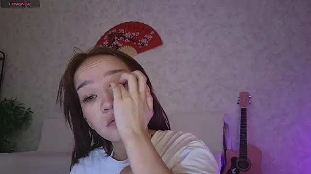 ayumi_ri live cam on StripChat