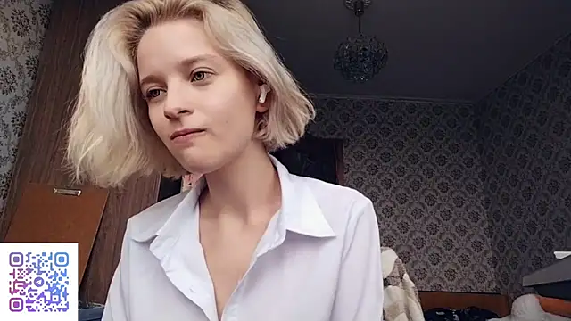 Smartemilia live cam on StripChat