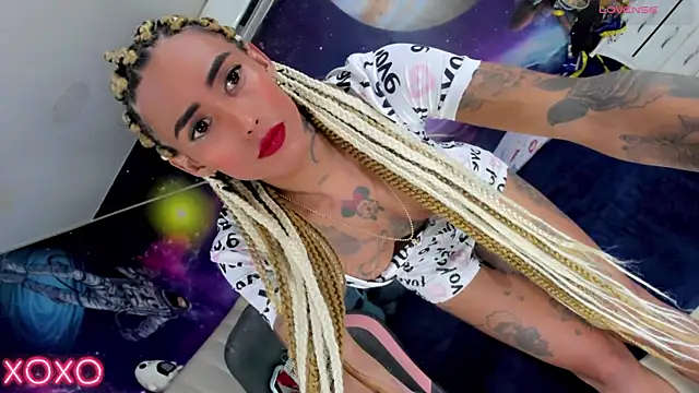 Nella_Dolls Live Webcam on Stripchat