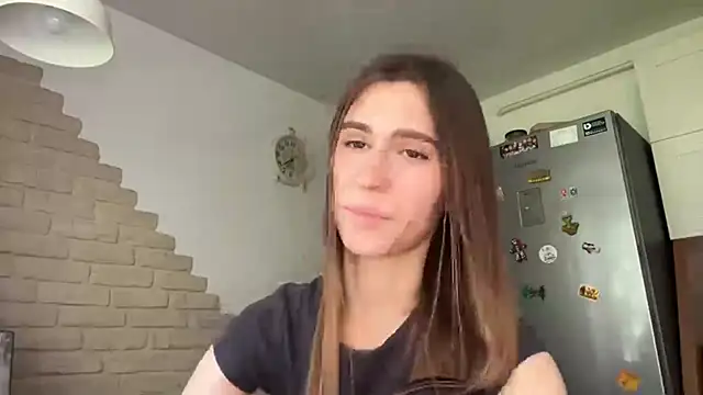 ZaraGuyette live cam on StripChat