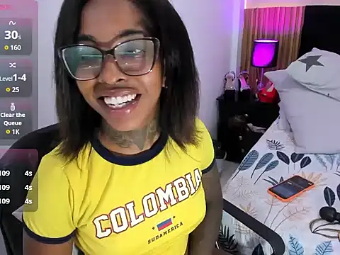 Pauline_Fox webcam