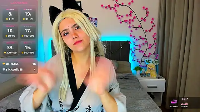 DellaRows live cam on StripChat