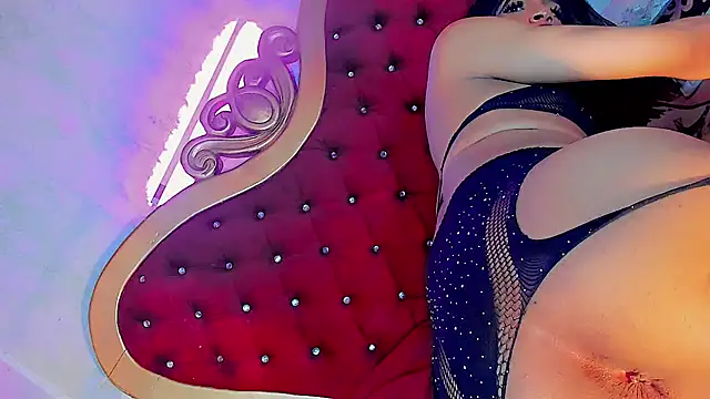 thehotdivas live cam on StripChat