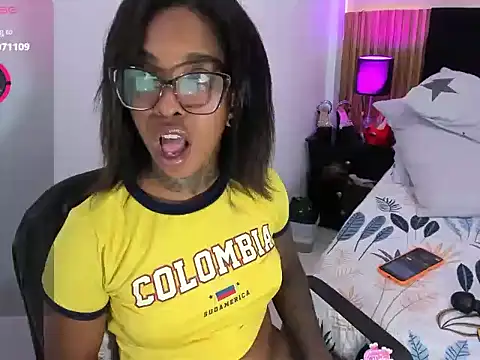 Pauline_Fox webcam