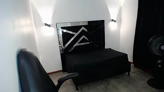 MarianaRojas_ live cam on StripChat