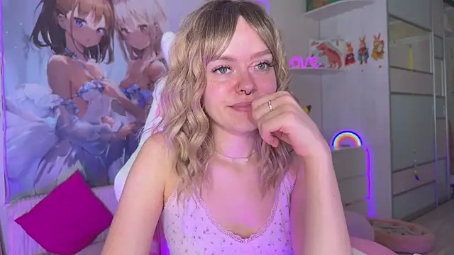 CheekySashaCharm webcam