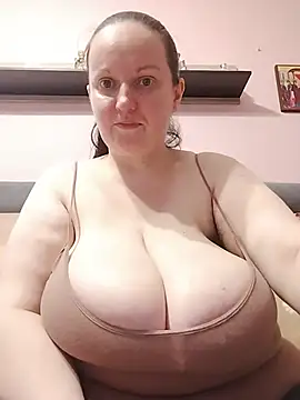 BustyLadyAlma webcam