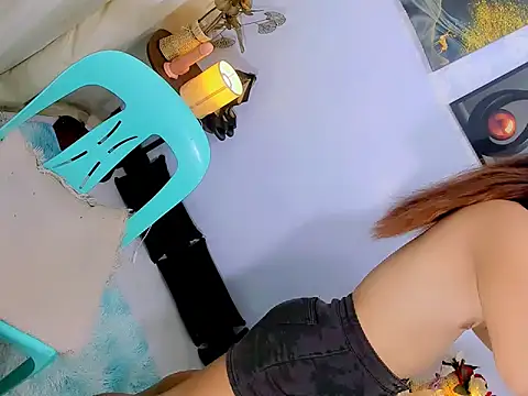 Therug_Dollbella webcam