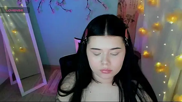 Mona_Esty webcam