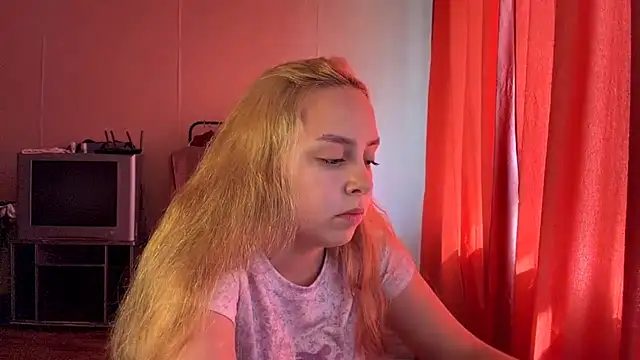 ZoraDearmon webcam