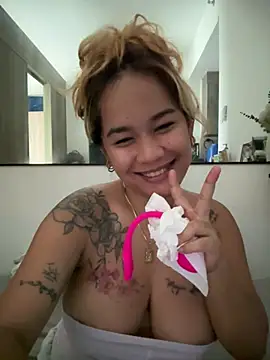 queenmia__ph webcam