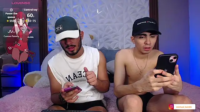 Michael_and_twinkk live cam on StripChat