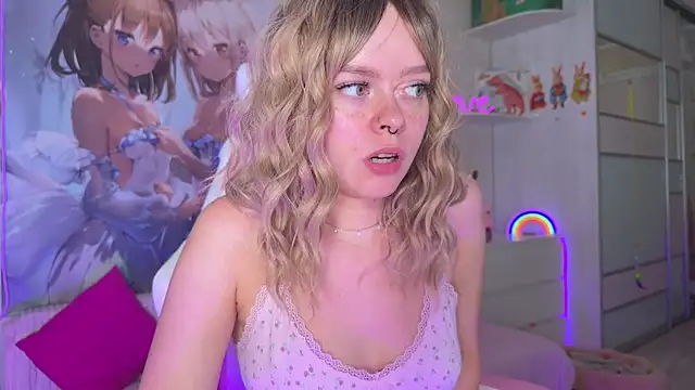 CheekySashaCharm webcam