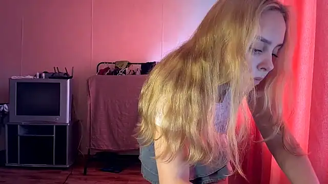 ZoraDearmon webcam