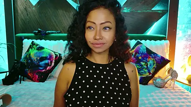 ElyaQuinn live webcam show