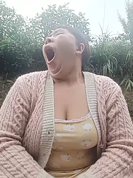 quynhkoolbae webcam