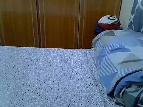 kaya_bear webcam