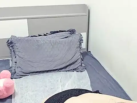 F-xiajiaoo live cam on StripChat