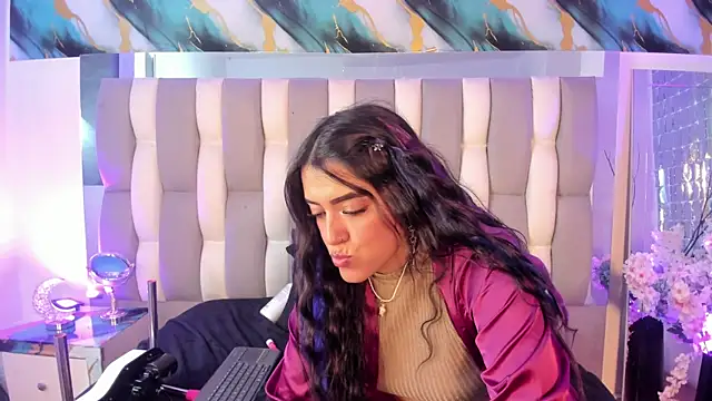 IsaDiiaz live cam on StripChat