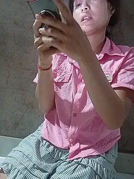 Linda-yiyi live cam on StripChat