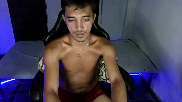 Spicy_RowyCam live cam on StripChat