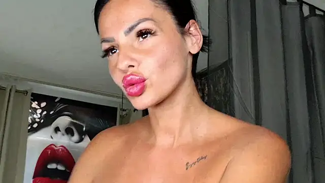 Elle_Vie live cam on StripChat